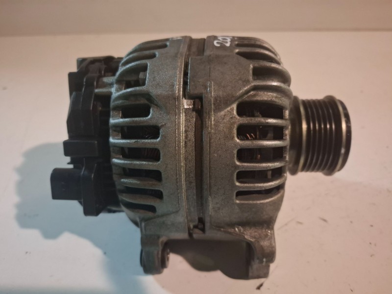 Recambio de alternador para seat ibiza berlina (6j5) bls referencia OEM IAM 028903028E  