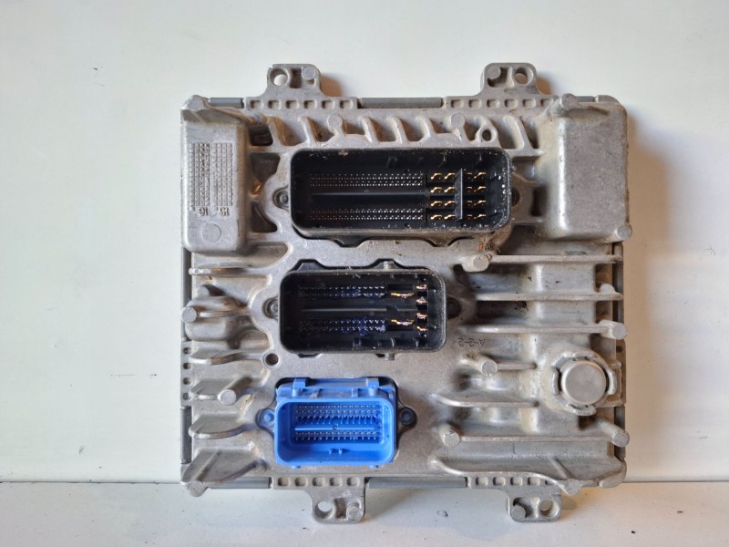 Recambio de centralita motor uce para opel insignia b sports tourer b20dth referencia OEM IAM 55503974  