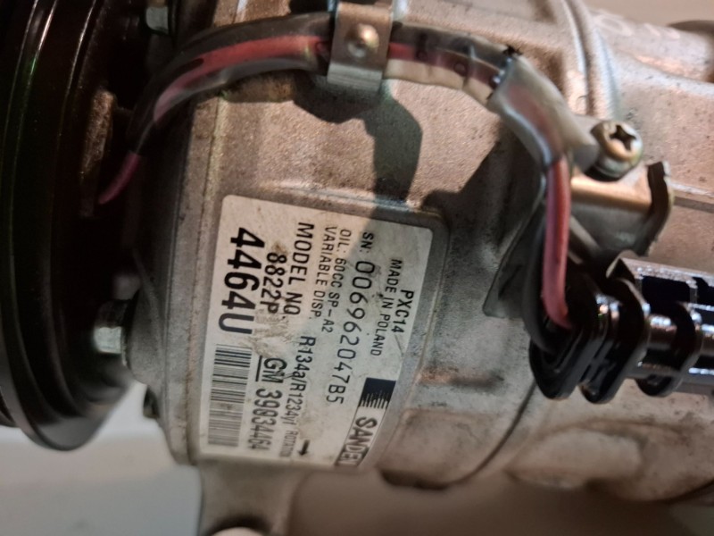 Recambio de compresor aire acondicionado para opel insignia b sports tourer b20dth referencia OEM IAM 39034464  