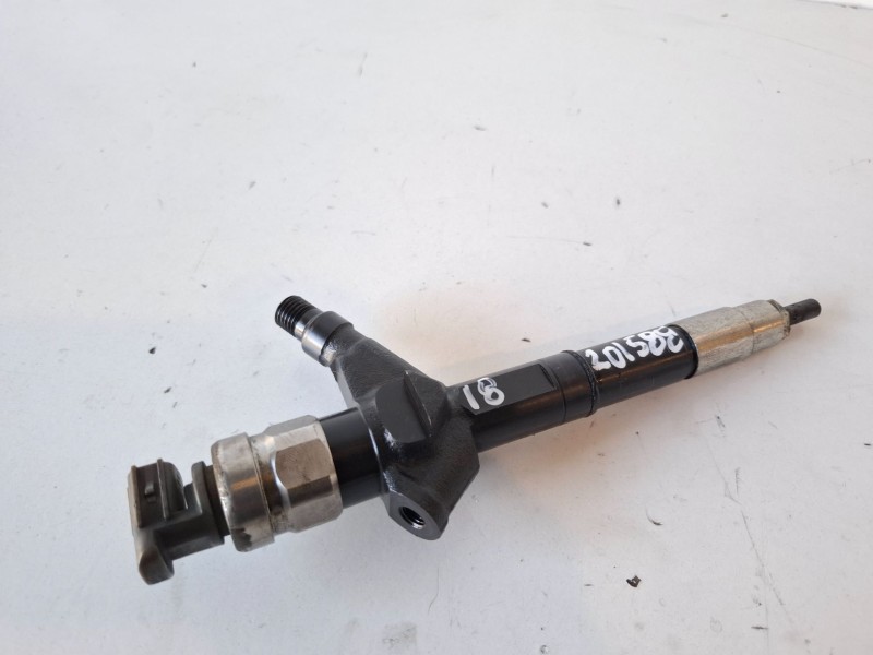 Recambio de inyector para nissan pathfinder (r51) yd25 referencia OEM IAM 16600EB300  
