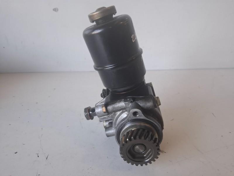 Recambio de bomba direccion para nissan terrano ii (r20) zd30 referencia OEM IAM   