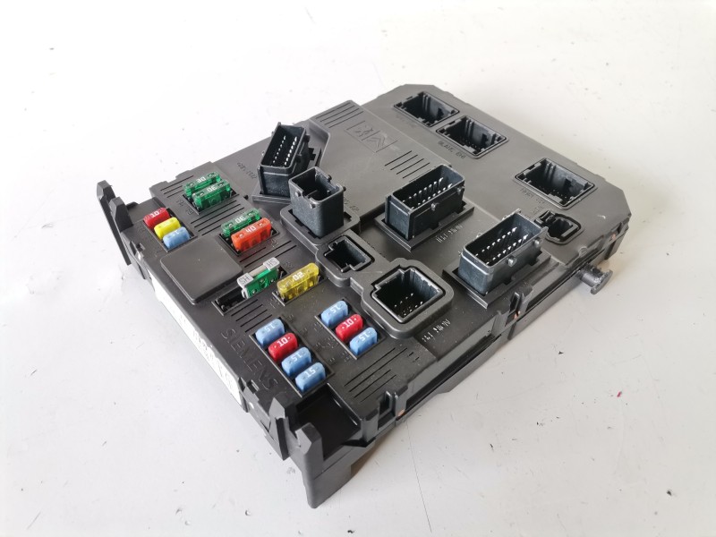 Recambio de caja reles / fusibles para peugeot 206 8hz referencia OEM IAM 9653667680  