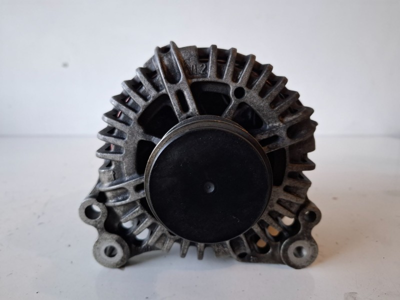 Recambio de alternador para seat ibiza berlina (6j5) bls referencia OEM IAM 06F903023C  
