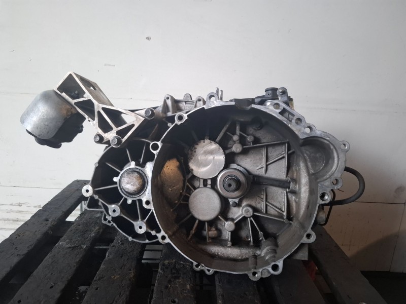 Recambio de caja cambios para volvo s60 berlina d5244t4 referencia OEM IAM T1GG4  