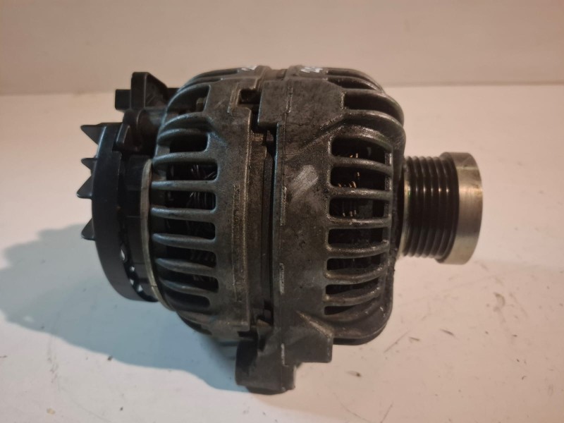 Recambio de alternador para volvo s60 berlina d5244t4 referencia OEM IAM 0124525060  