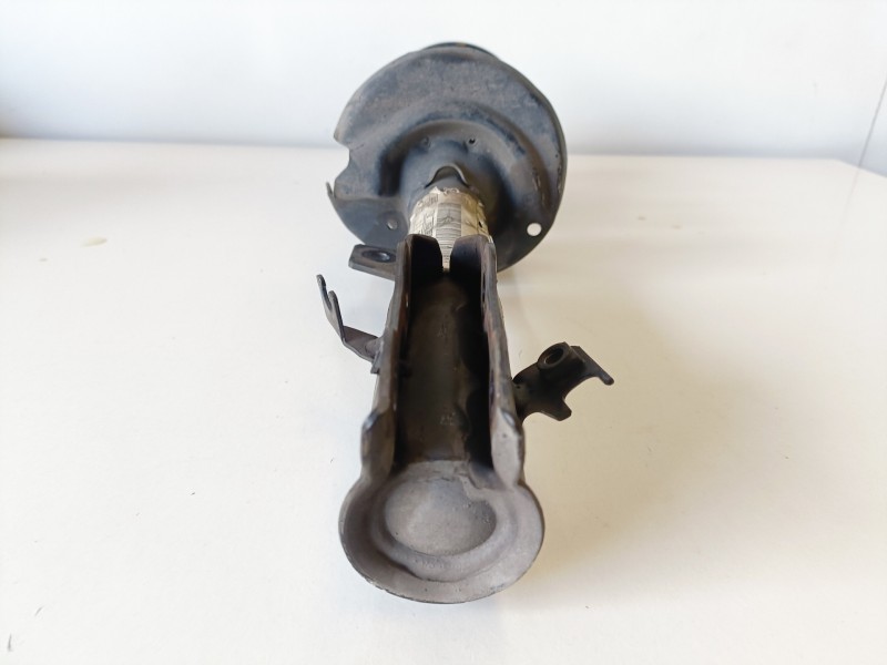Recambio de amortiguador delantero derecho para ford fiesta (cb1) tzja referencia OEM IAM 8V5118045CC  