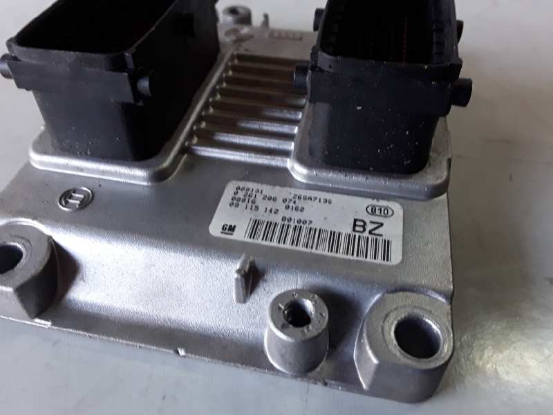 Recambio de centralita motor uce para opel corsa c referencia OEM IAM 0261206074/26SA7136  