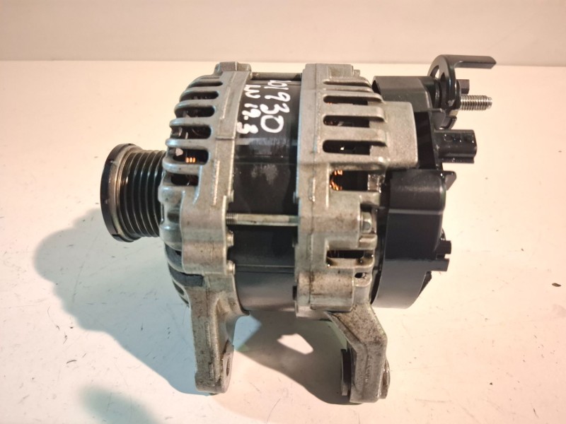 Recambio de alternador para renault captur i h5hb470 referencia OEM IAM 231009933RB  