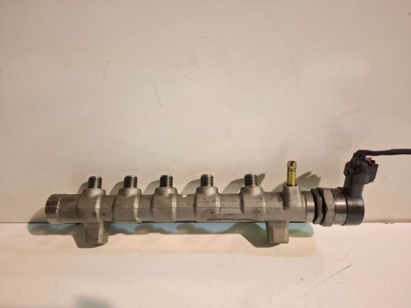 Recambio de rampa inyectora para opel insignia b sports tourer b20dth referencia OEM IAM 0445214324  