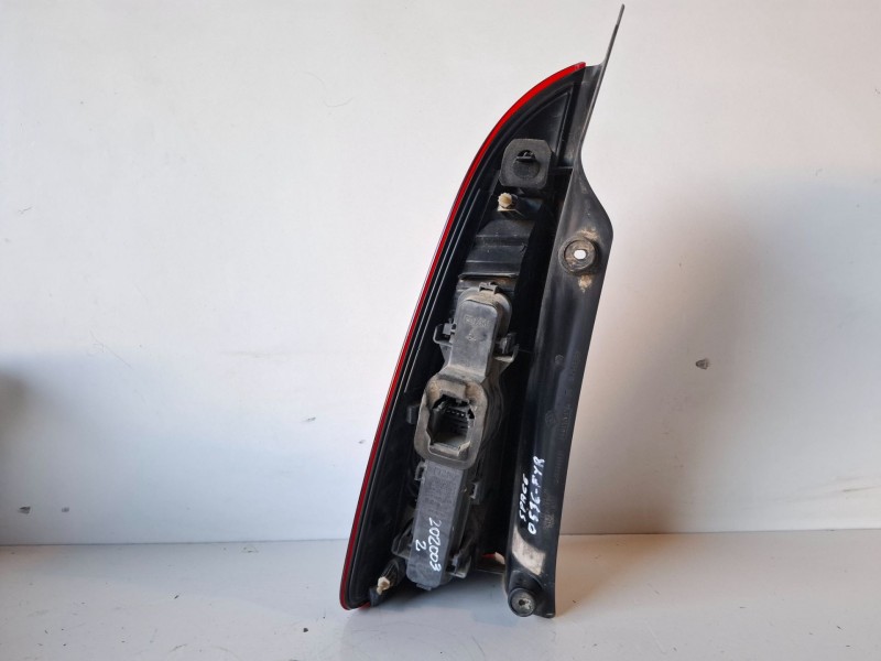 Recambio de piloto trasero derecho para renault espace iv (jk0) m9r740 referencia OEM IAM 8200394724  