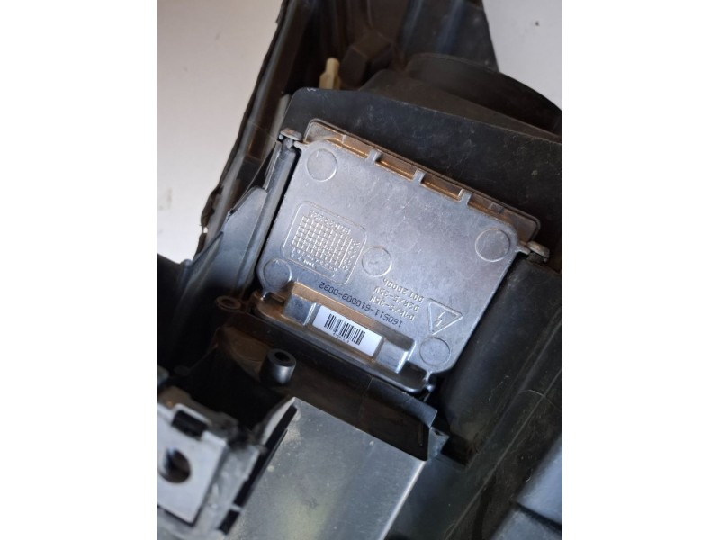 Recambio de faro izquierdo para peugeot 5008 5g01 referencia OEM IAM 9805525580  