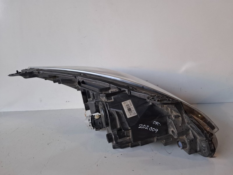 Recambio de faro izquierdo para peugeot 5008 5g01 referencia OEM IAM 9805525580  