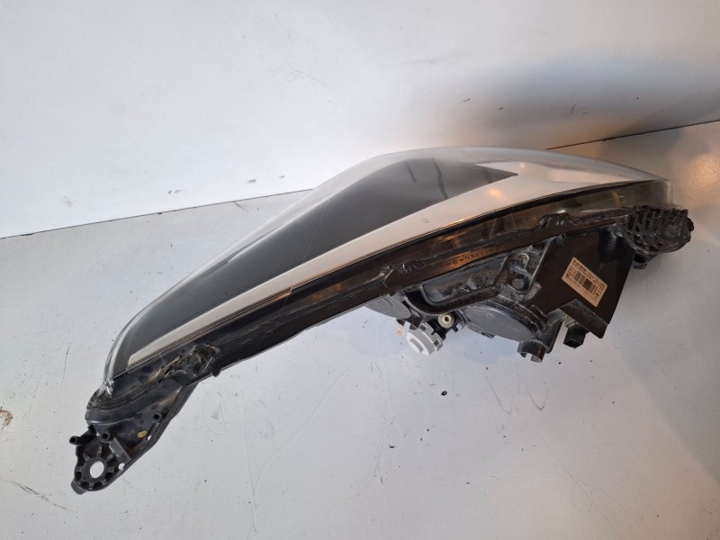Recambio de faro izquierdo para peugeot 5008 5g01 referencia OEM IAM 9805525580  