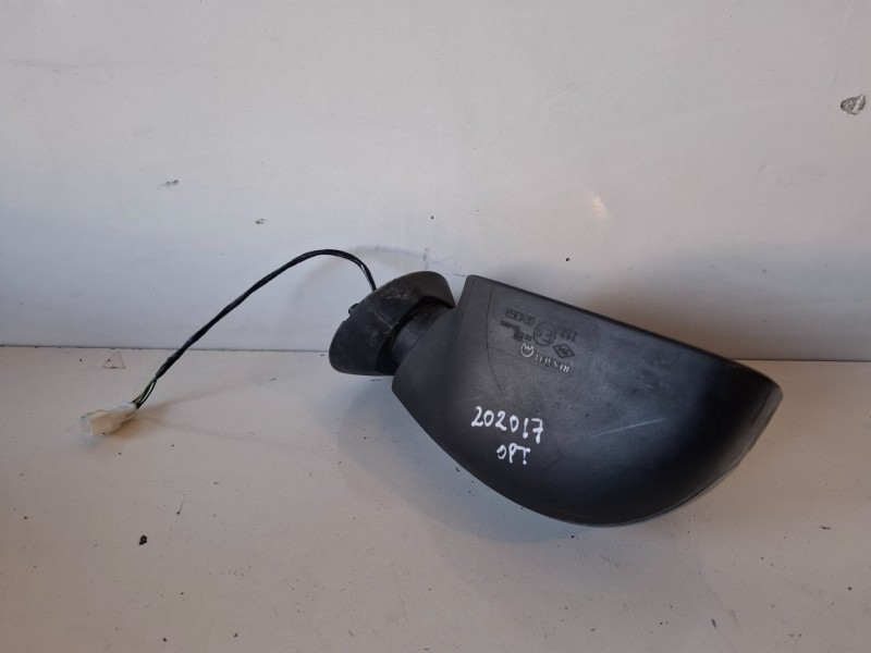 Recambio de retrovisor derecho para dacia sandero k9k796 referencia OEM IAM 8200497513  