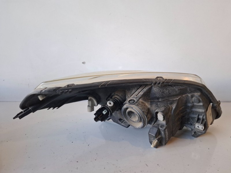 Recambio de faro izquierdo para dacia sandero k9k796 referencia OEM IAM 8200733878  