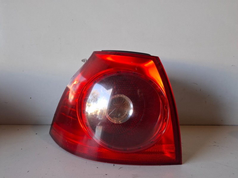 Recambio de piloto trasero izquierdo para volkswagen golf v (1k1)(10.2003) bkd referencia OEM IAM 1K6945095Q  