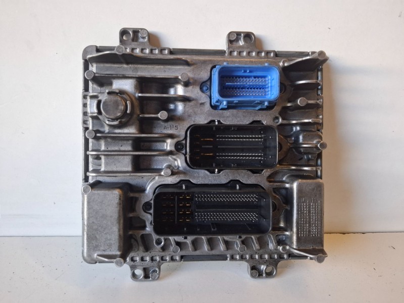 Recambio de centralita motor uce para opel insignia b sports tourer b16dth referencia OEM IAM 55503335  