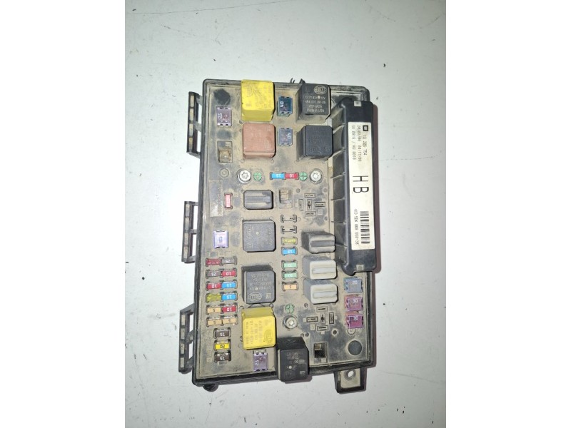 Recambio de caja reles / fusibles para opel astra h gtc z19dt referencia OEM IAM 13206754  
