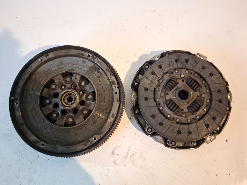 Recambio de volante motor para mercedes-benz viano (639) 646980 referencia OEM IAM   