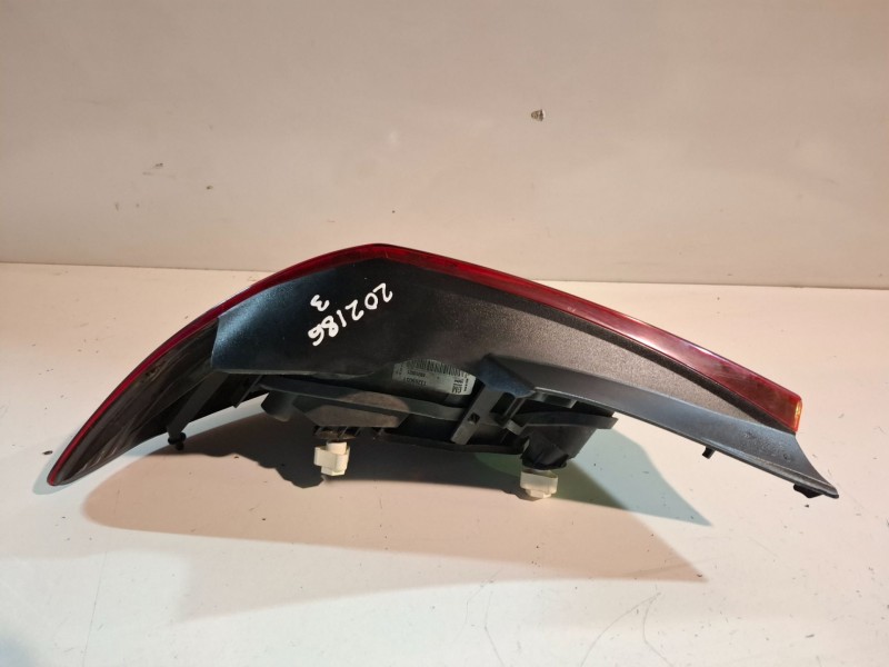 Recambio de piloto trasero derecho para opel corsa d a13dte referencia OEM IAM 13269051  