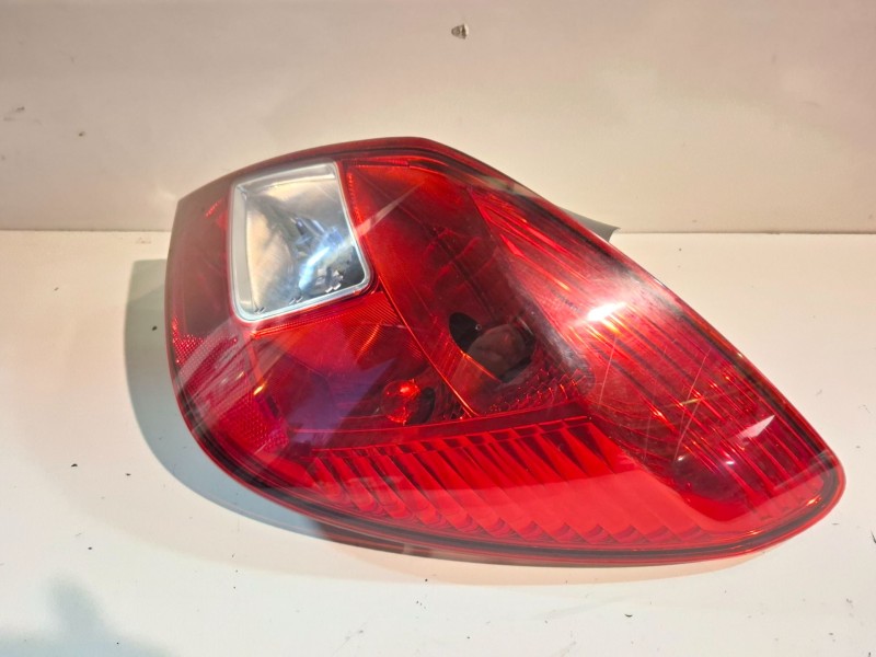 Recambio de piloto trasero derecho para opel corsa d a13dte referencia OEM IAM 13269051  