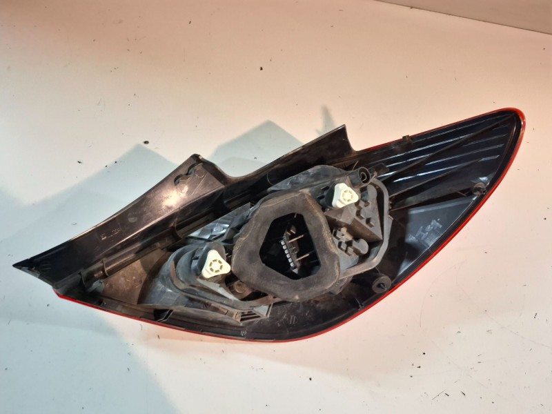 Recambio de piloto trasero izquierdo para opel corsa d a13dte referencia OEM IAM 13269050  