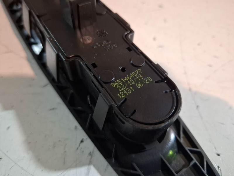 Recambio de mando elevalunas delantero izquierdo para citroen c4 berlina 5fw referencia OEM IAM 9651464577  