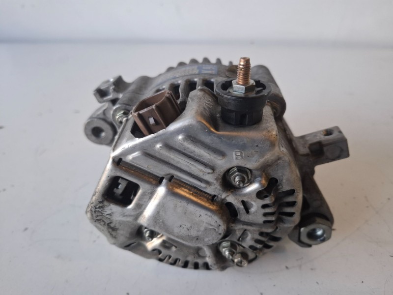 Recambio de alternador para toyota iq (nuj1/ngj1/kgj1) 1krfe referencia OEM IAM 2706040060  