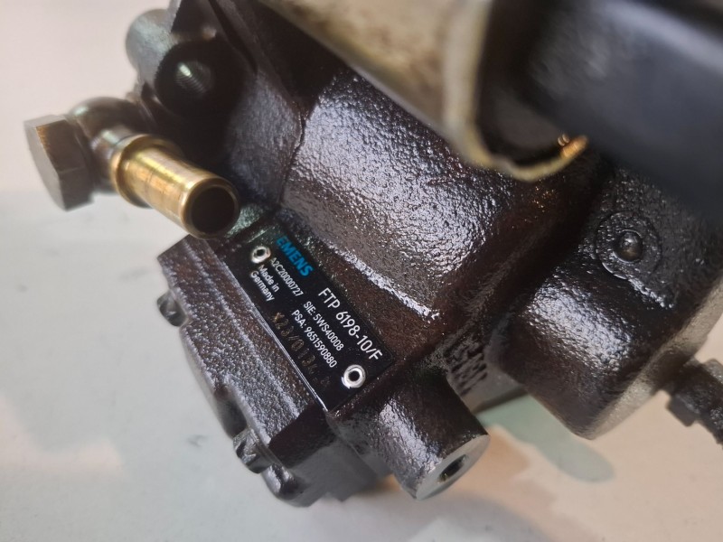 Recambio de bomba inyeccion para citroen c3 pluriel 8hx referencia OEM IAM 9651590880  