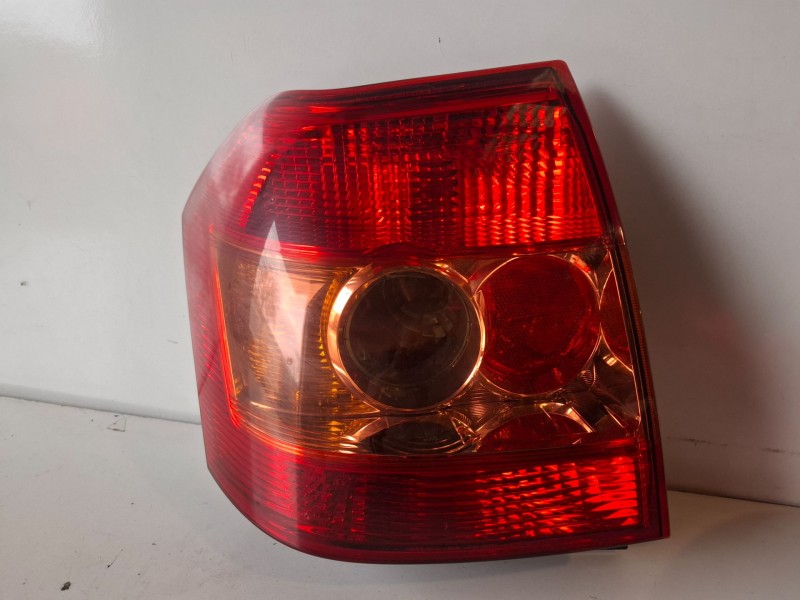 Recambio de piloto trasero izquierdo para toyota corolla (e12) 1cdftv referencia OEM IAM   