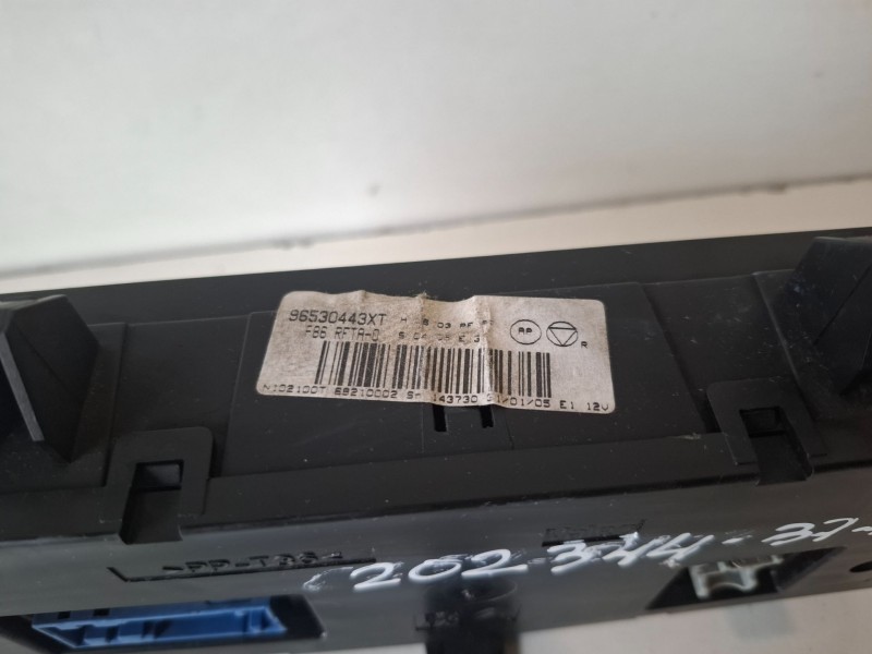 Recambio de mando climatizador para citroen c3 8hz referencia OEM IAM 96530443XT  