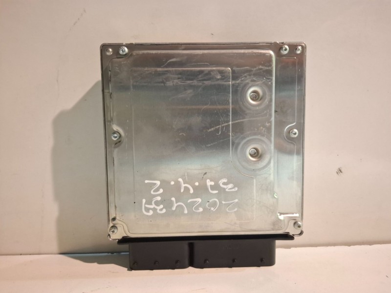 Recambio de centralita motor uce para bmw serie 7 (e65/e66) 306d3 referencia OEM IAM 0281013253  