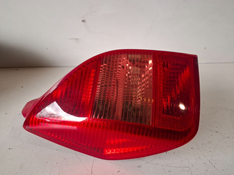 Recambio de piloto trasero izquierdo para citroen c2 8hz referencia OEM IAM   