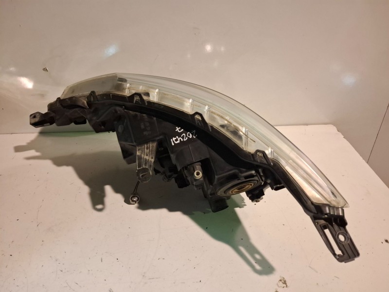 Recambio de faro derecho para nissan qashqai (j11e) k9k636 referencia OEM IAM 10018013  