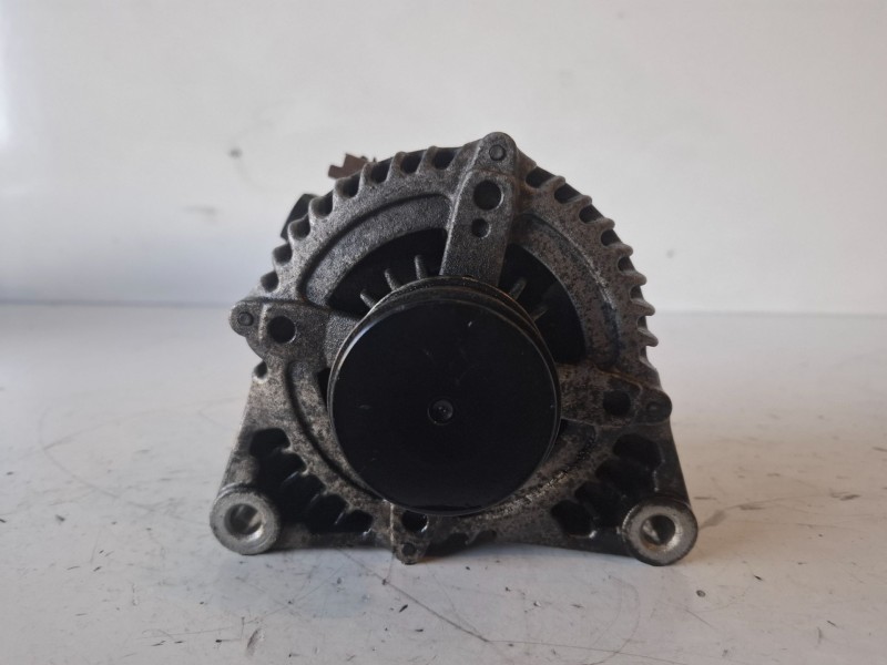 Recambio de alternador para peugeot 208 (p2) yh01 referencia OEM IAM 9820893880  