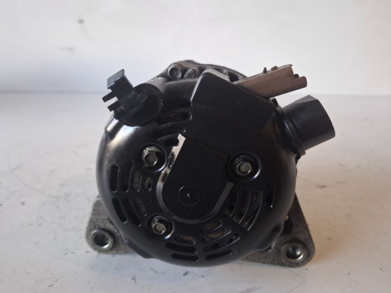Recambio de alternador para peugeot 208 (p2) yh01 referencia OEM IAM 9820893880  