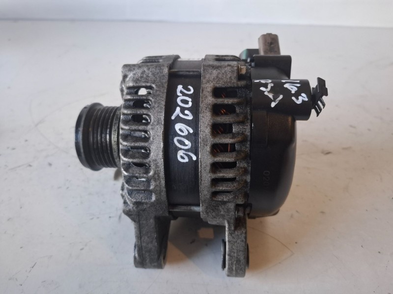 Recambio de alternador para peugeot 208 (p2) yh01 referencia OEM IAM 9820893880  