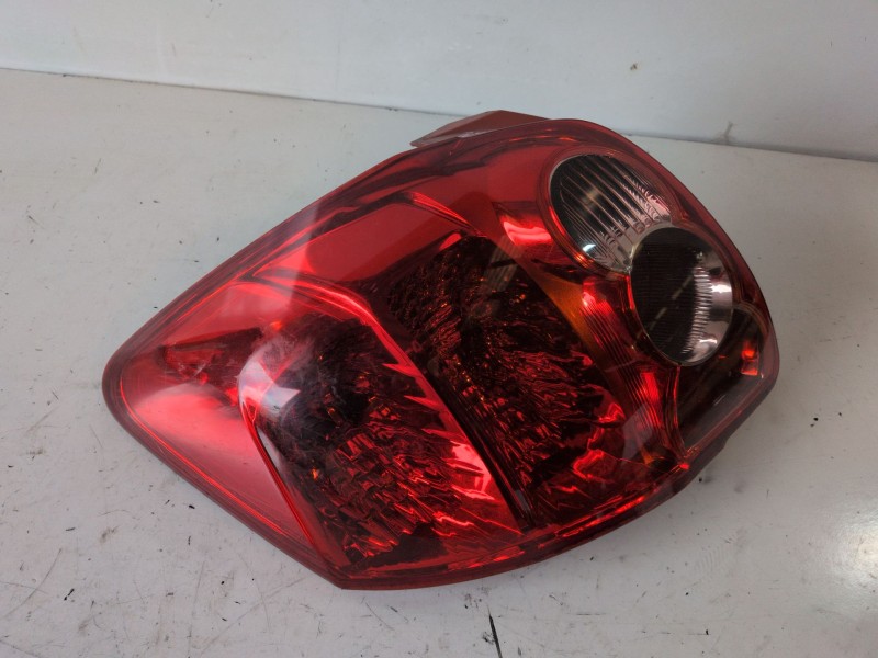 Recambio de piloto trasero izquierdo para toyota auris (e15) 1nd referencia OEM IAM 815500238000  