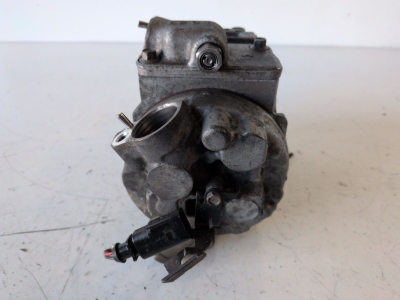 Recambio de compresor aire acondicionado para volkswagen polo iv (9n1) amf referencia OEM IAM 6Q0820803J  