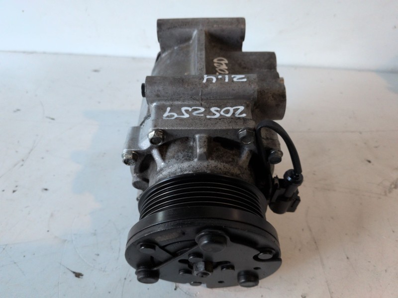 Recambio de compresor aire acondicionado para ford fiesta (cbk) fxja referencia OEM IAM 82D0155247CA  