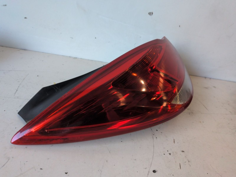 Recambio de piloto trasero izquierdo para opel insignia berlina a20dth referencia OEM IAM 13273627  