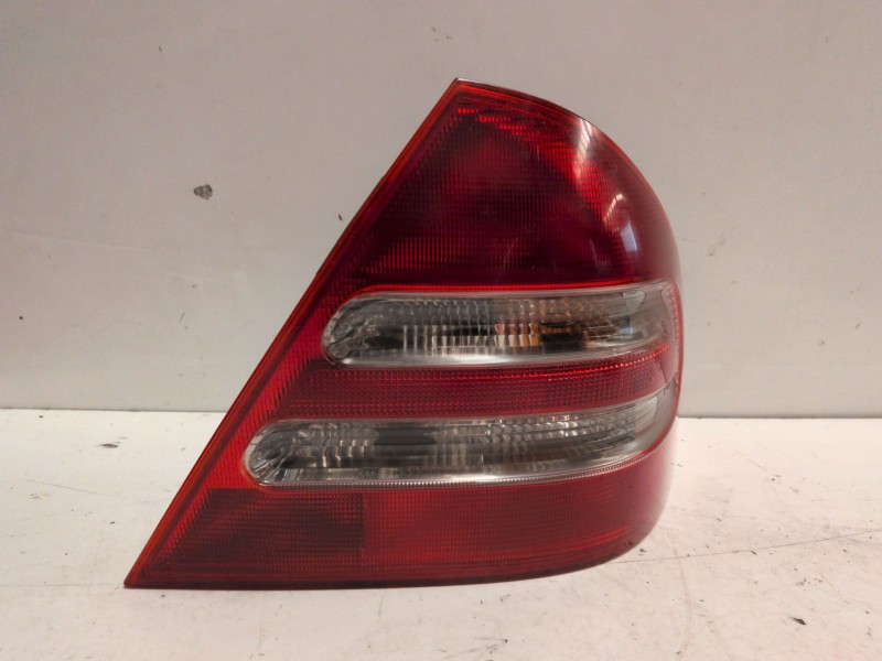 Recambio de piloto trasero derecho para mercedes-benz clase c (bm 203) berlina 271946 referencia OEM IAM   