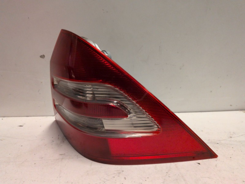 Recambio de piloto trasero derecho para mercedes-benz clase c (bm 203) berlina 271946 referencia OEM IAM   