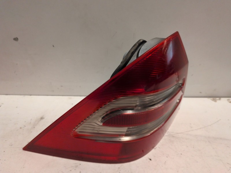 Recambio de piloto trasero izquierdo para mercedes-benz clase c (bm 203) berlina 271946 referencia OEM IAM   