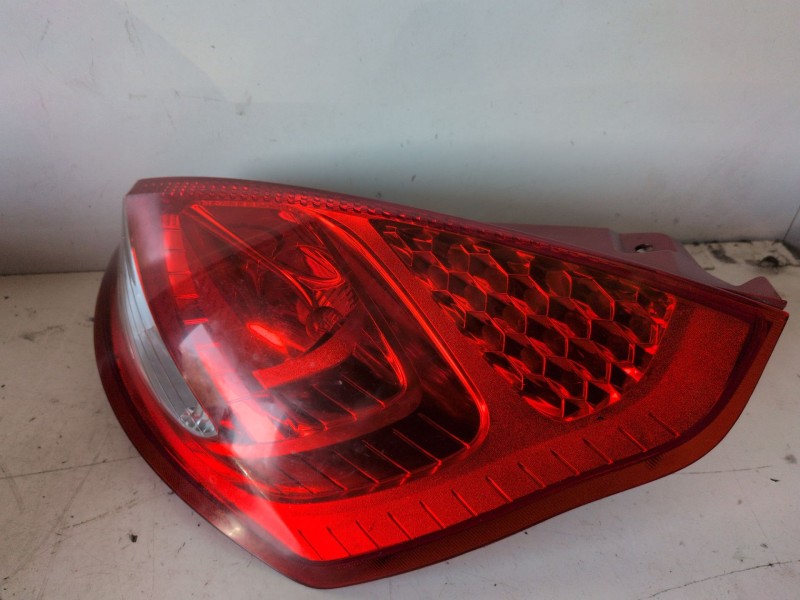 Recambio de piloto trasero derecho para ford fiesta (cb1) f6jd referencia OEM IAM 8A6113404A  