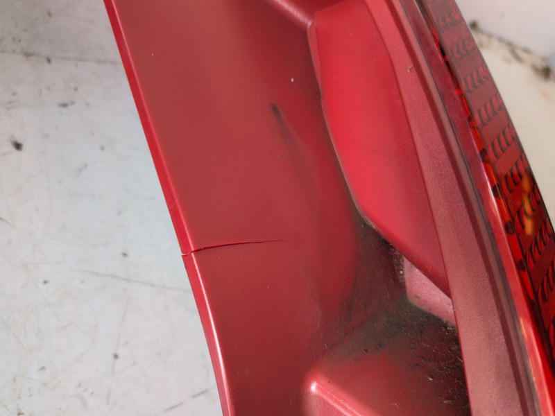Recambio de piloto trasero derecho para ford fiesta (cb1) f6jd referencia OEM IAM 8A6113404A  