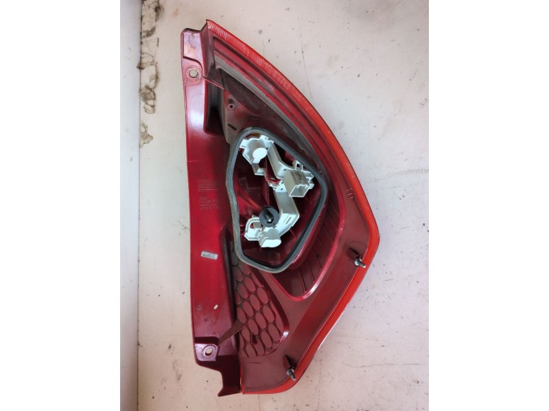 Recambio de piloto trasero derecho para ford fiesta (cb1) f6jd referencia OEM IAM 8A6113404A  