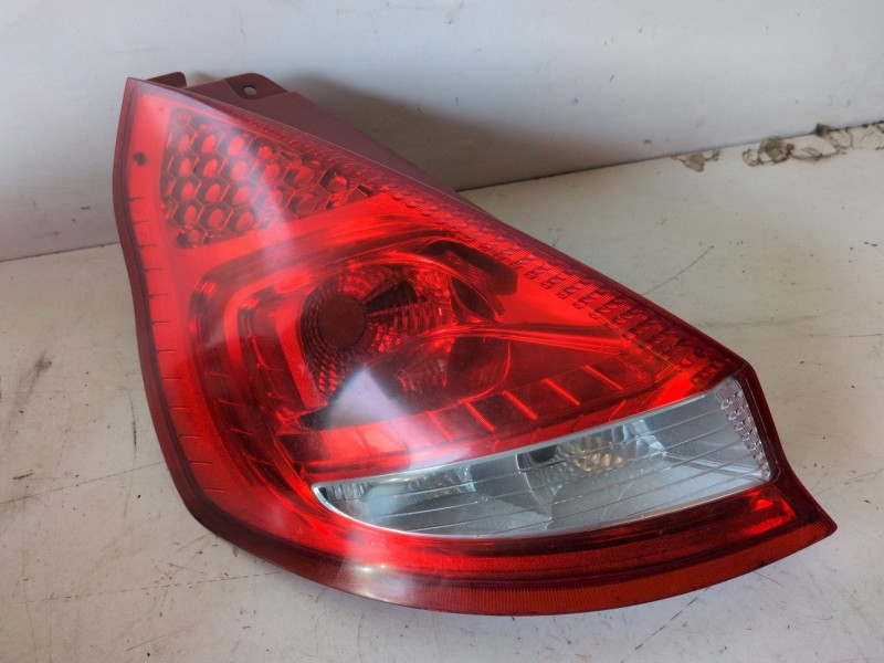 Recambio de piloto trasero izquierdo para ford fiesta (cb1) f6jd referencia OEM IAM 8A6113405A  