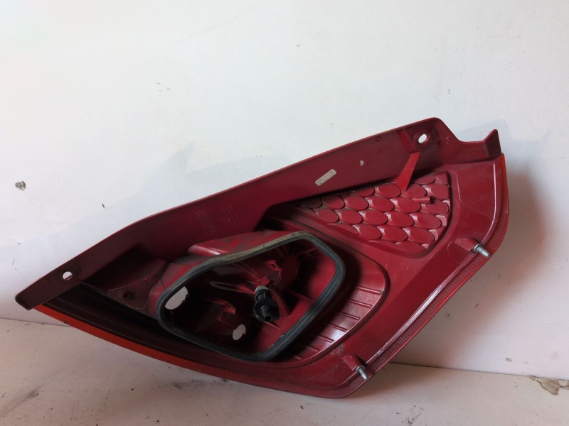 Recambio de piloto trasero izquierdo para ford fiesta (cb1) f6jd referencia OEM IAM 8A6113405A  