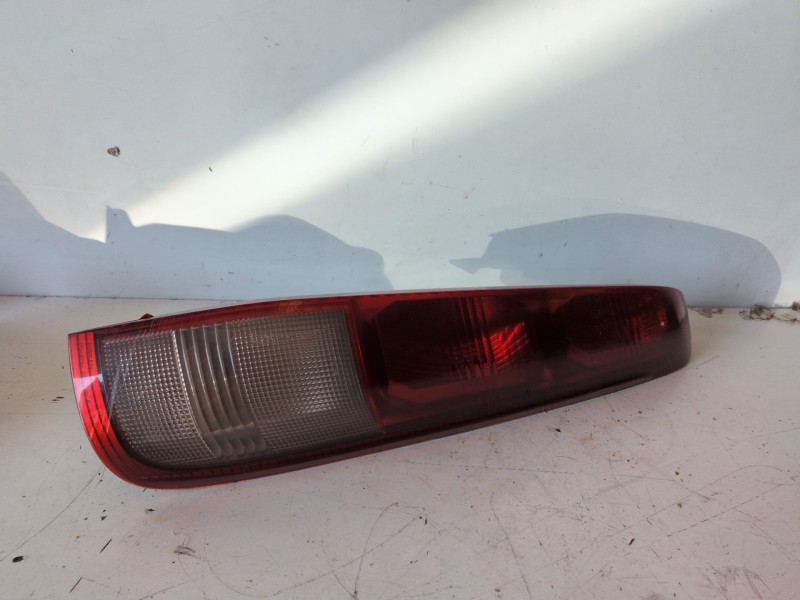 Recambio de piloto trasero derecho para nissan x-trail (t30) yd22 referencia OEM IAM   